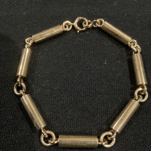 Stunning solid 9ct - stunning,