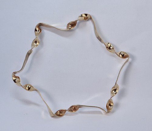 Solid yellow gold - 9k,