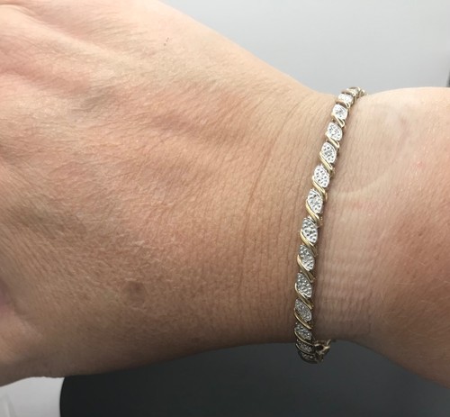 Solid 9ct gold - gold, diamond
