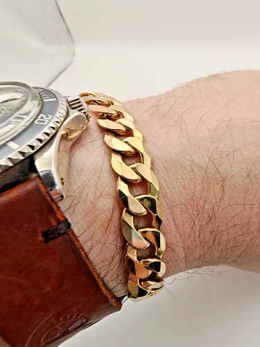 Solid 9ct yellow gold - solid,