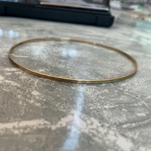 8ct gold bangle - 8ct, solid