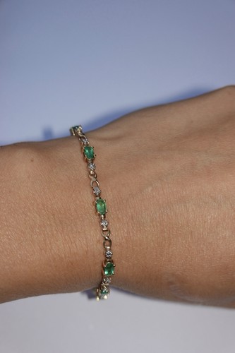 9ct solid yellow gold emerald - 9ct,