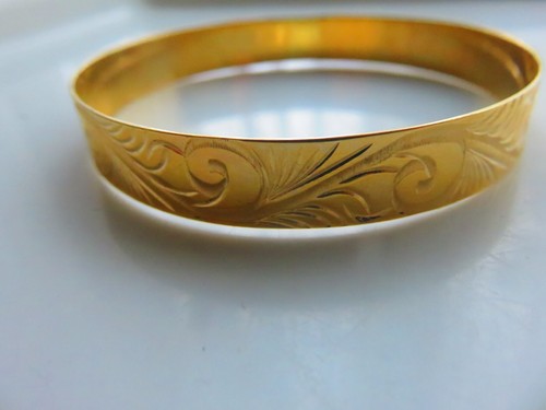 Gold solid bangle - gold,