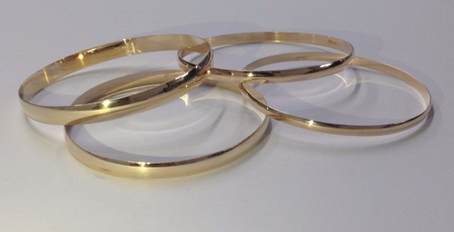 375 9ct solid yellow gold - 375,
