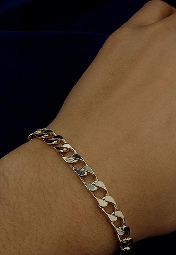 Solid 9ct yellow gold - solid,