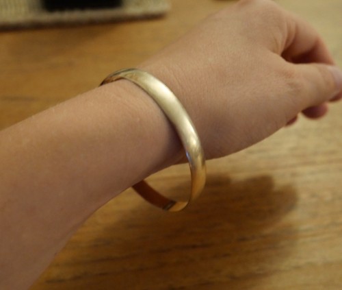 Vintage solid 9ct gold bangle - solid,